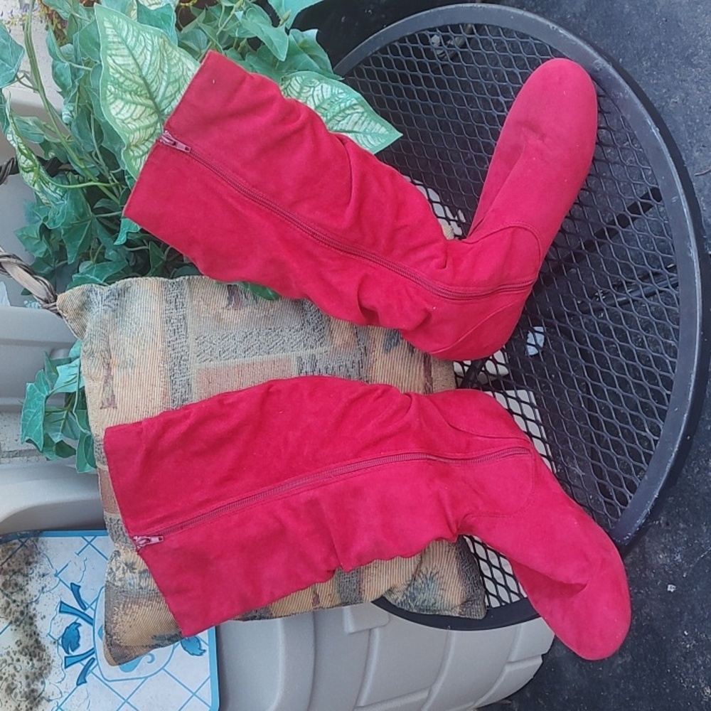 Red Boots - Picture 4 of 10